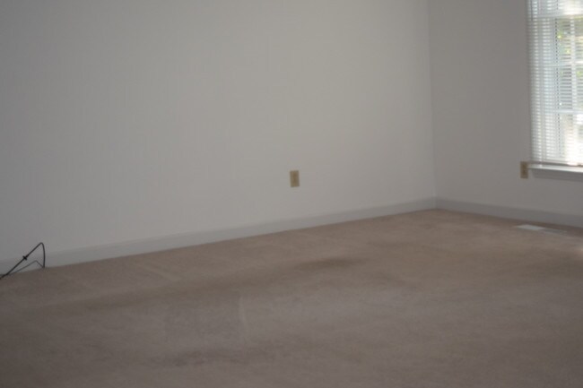 1st floor - 418 Kingsley Dr