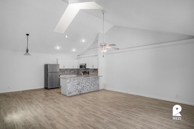 Building Photo - 13994 Folkestone Cir