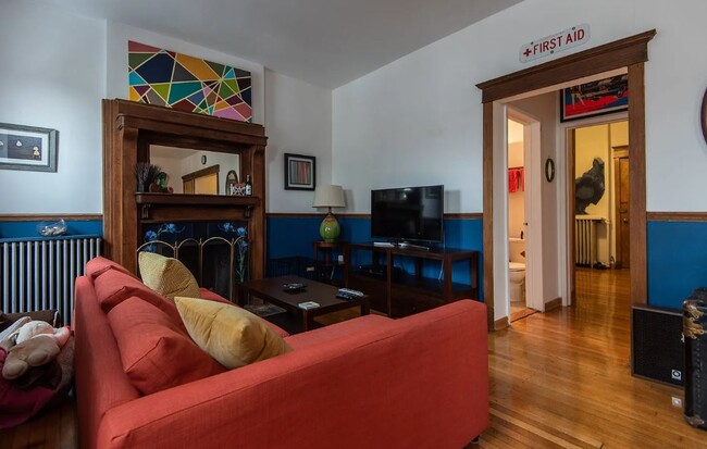 Building Photo - 541 W Wrightwood Ave