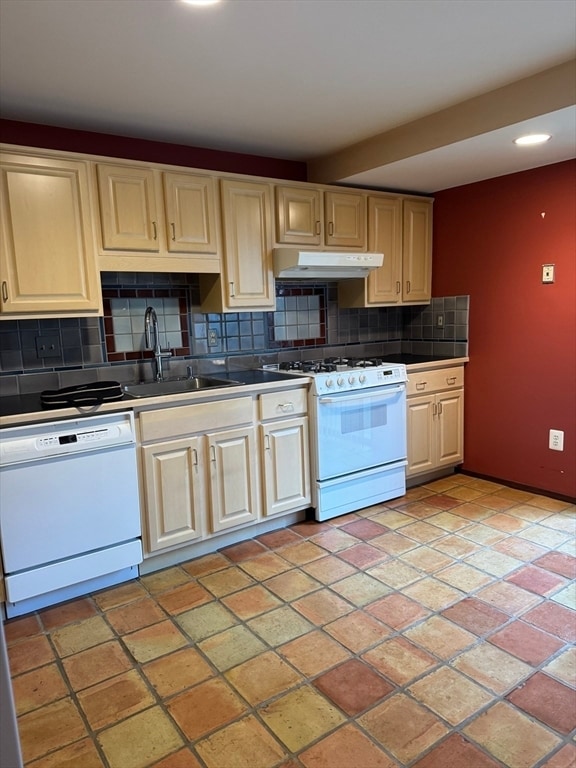 Building Photo - 445 Old Stone Brook