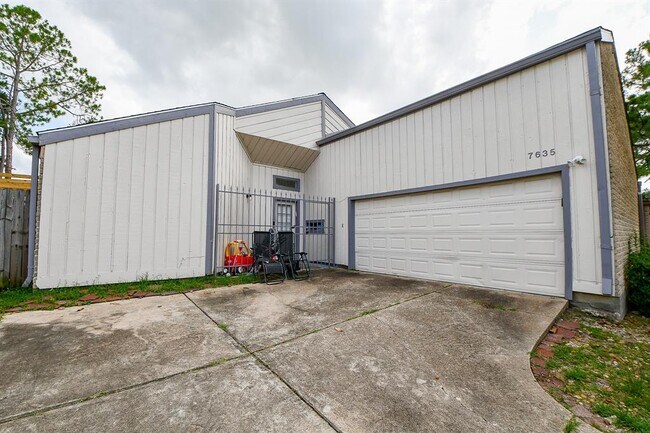 Building Photo - 7635 Hopewell Ln
