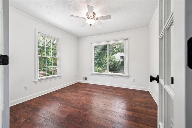 Building Photo - 5600 Surrey Ct