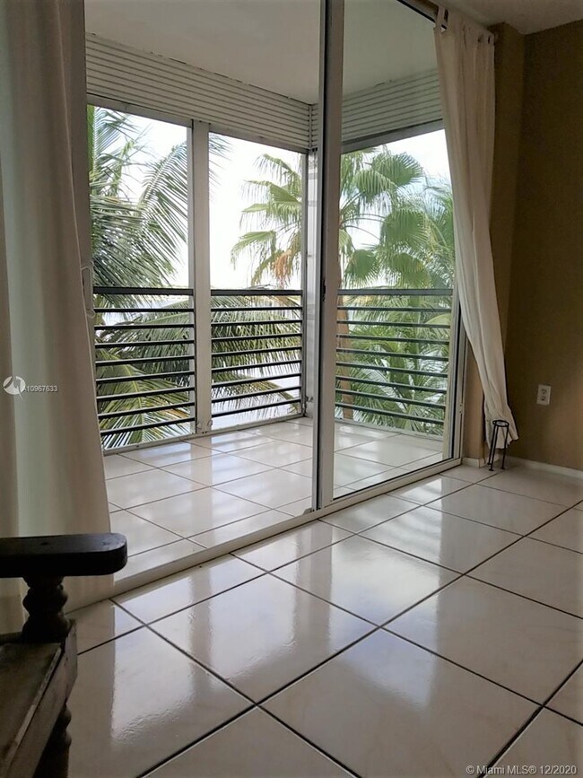 Foto del edificio - 1075 NE Miami Gardens Dr