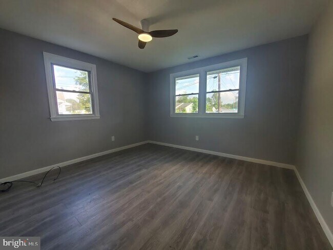 Foto del edificio - 110 Lemmon Ave