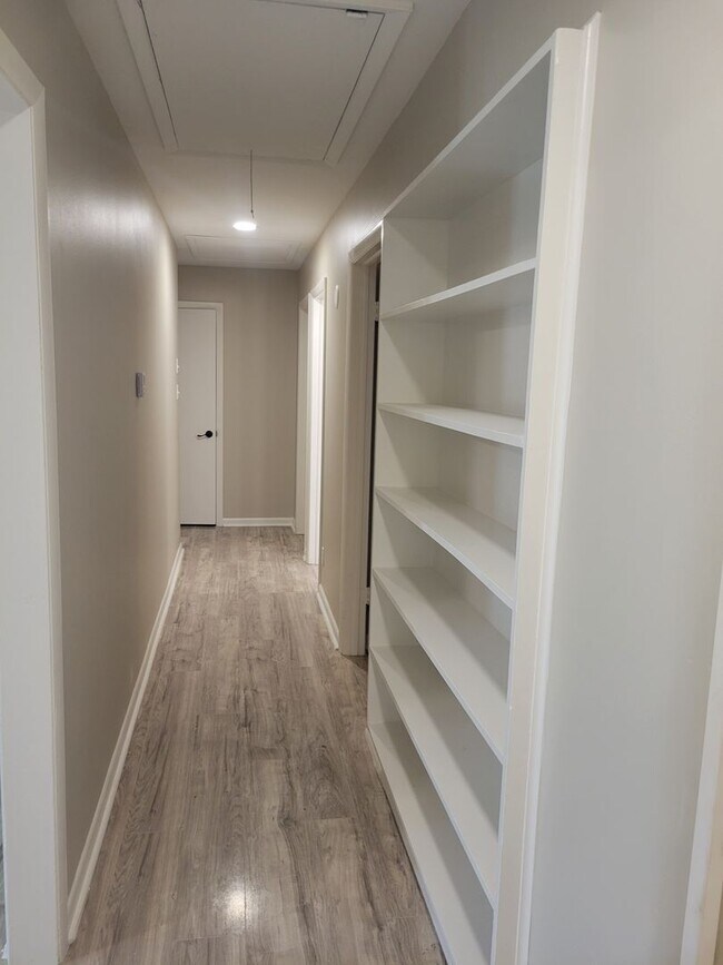 Foto del edificio - 6615 Blue Bird Dr