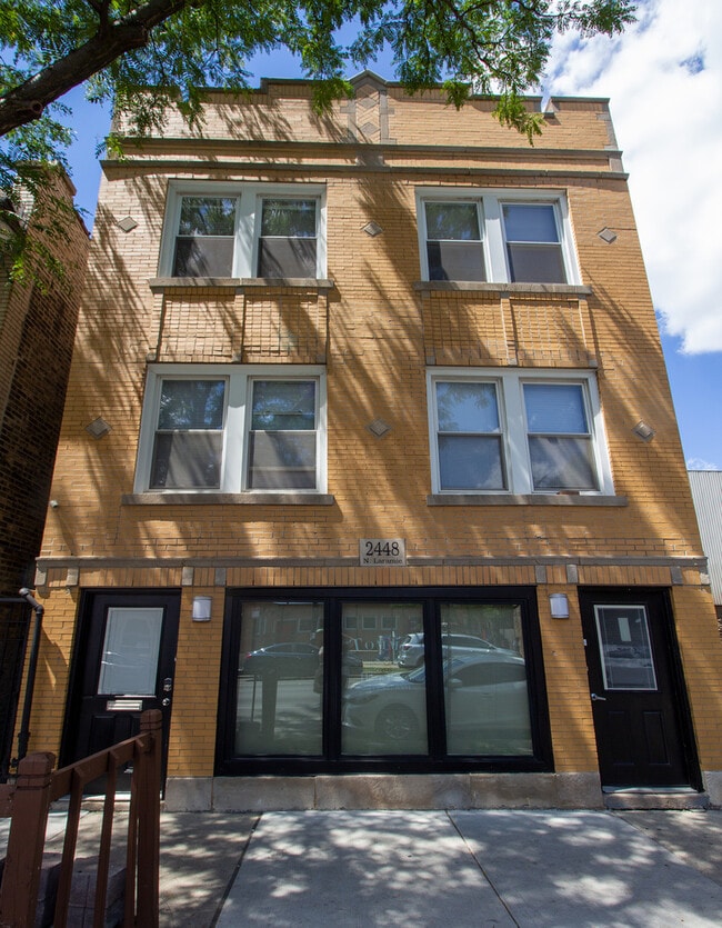 Foto del edificio - 2448 N Laramie Ave