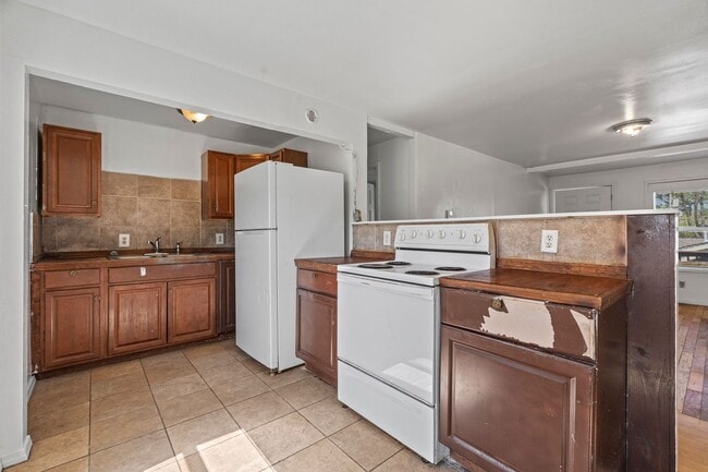 Building Photo - 5218.5 Elm St