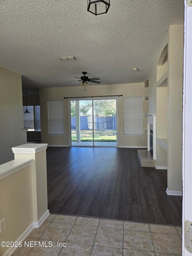 Foto del edificio - 1928 W Willow Branch Ln