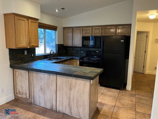 Building Photo - Single Family Home near Pine View