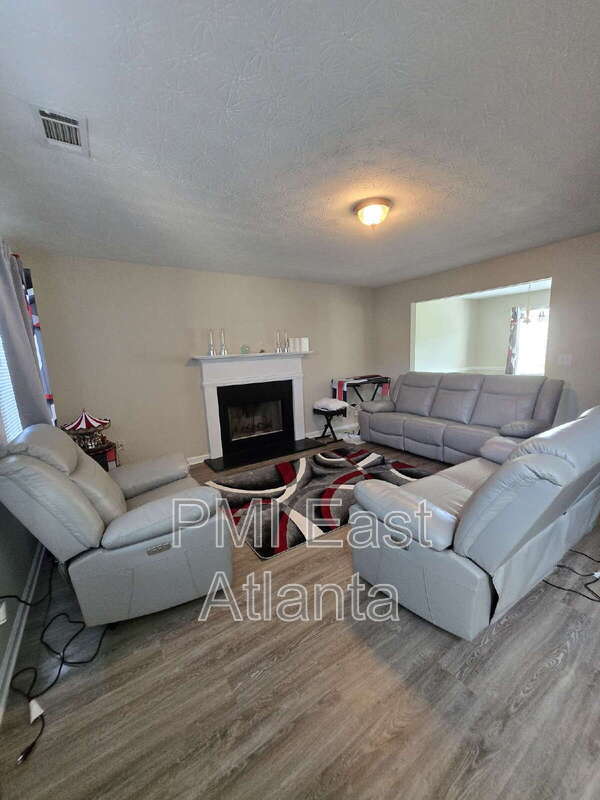 Building Photo - 70 Desota Dr