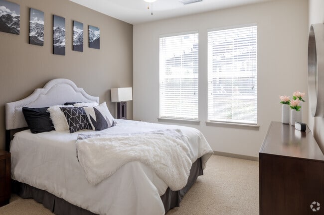 1BD, 1BA - 805SF - Centro