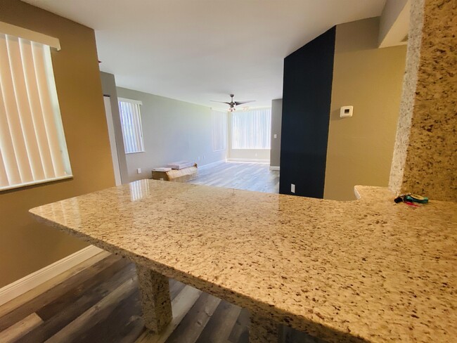 Foto del edificio - 2890 N Oakland Forest Dr