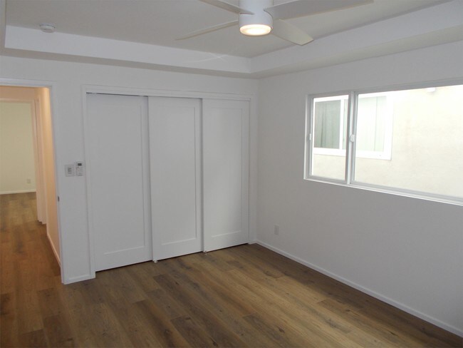 Building Photo - 925 W Balboa Blvd
