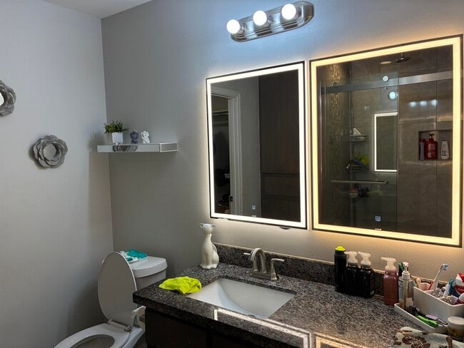 Building Photo - 1622 Bilbao Drive