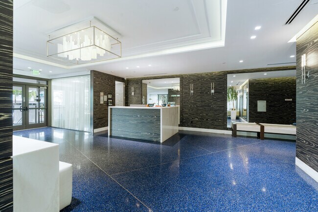 Building Photo - 4301 Collins Ave