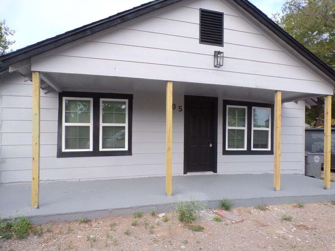 Foto principal - Fresh Installed Floors !!! Upgraded Bathro...