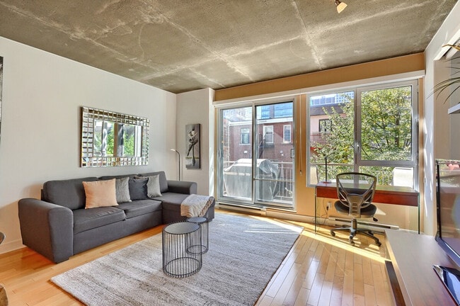 Building Photo - 1102 Rue de Bleury