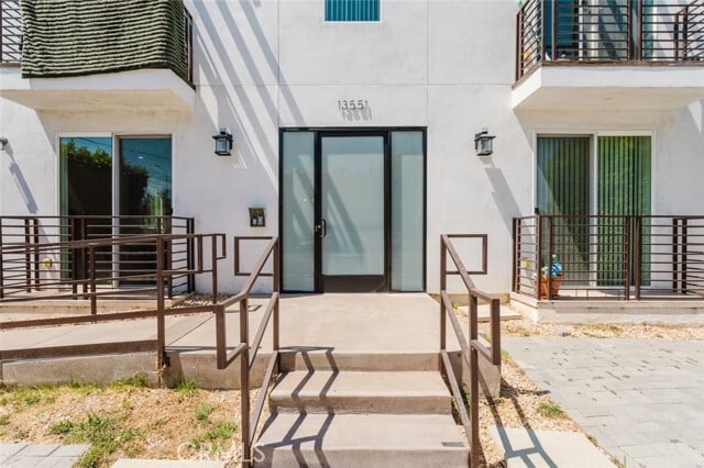 Foto del edificio - 13551 Burbank Blvd