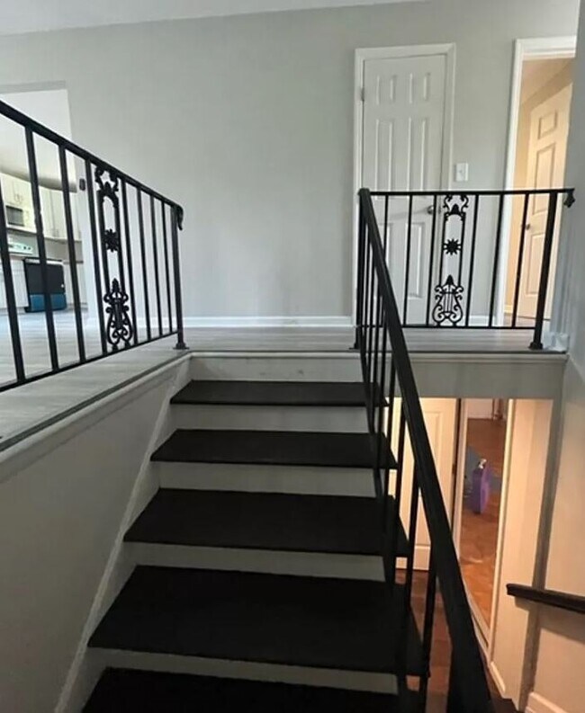 Building Photo - 3200 Panorama Drive