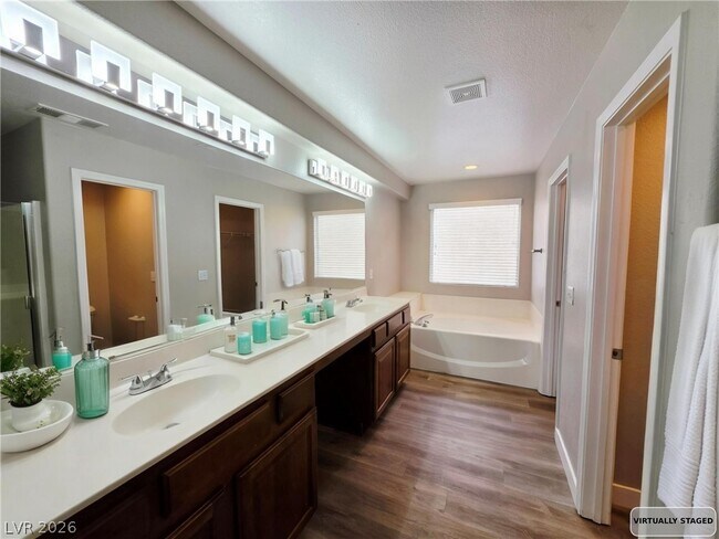 Foto del edificio - 8327 Fort Hallock Ave