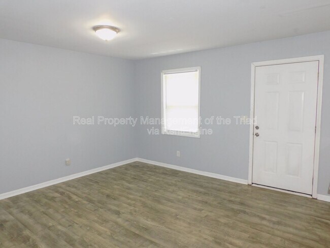 Building Photo - 2406 Markwood Ln SE