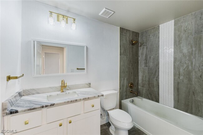 Foto del edificio - 2403-2405 Maple Ave