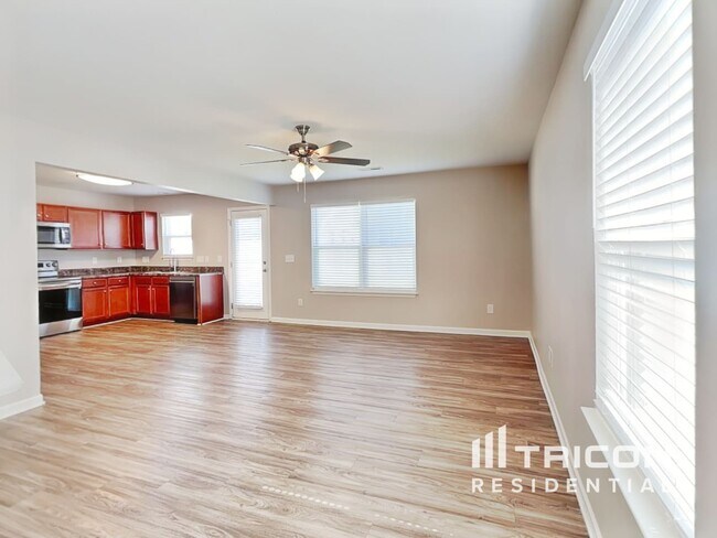 Foto del edificio - 4079 Village Park Ct