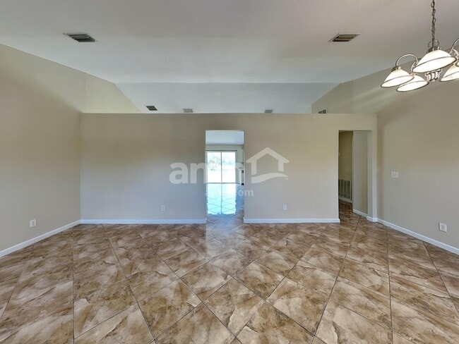 Building Photo - 757 SW McCoy Ave