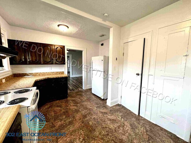 Foto del edificio - Beautiful 3 bedroom / 2 bathroom home now available in Brentwood!