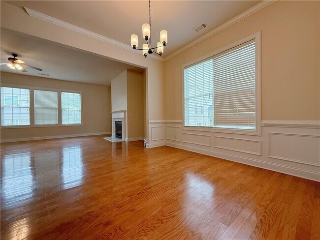 Foto del edificio - 2221 Atkinson Park Dr