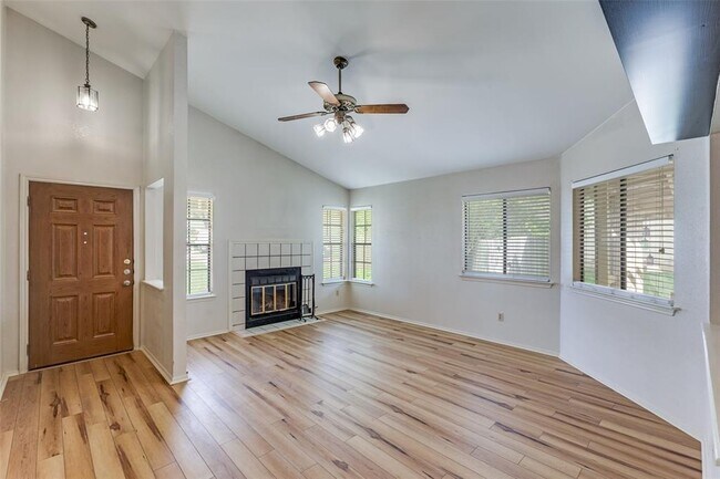 Building Photo - 1121 Peggotty Pl