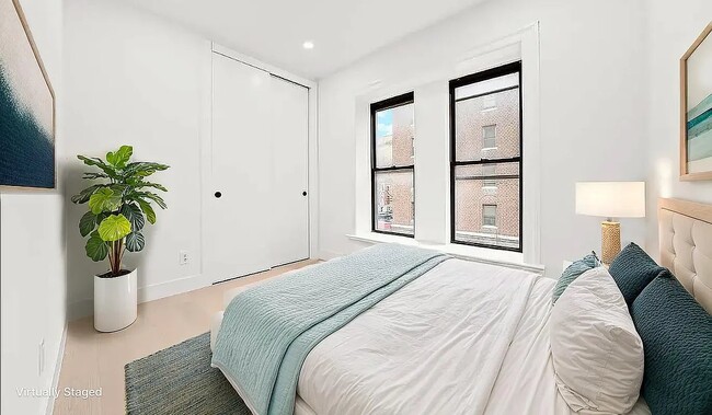 Foto del edificio - 704 Eighth Avenue