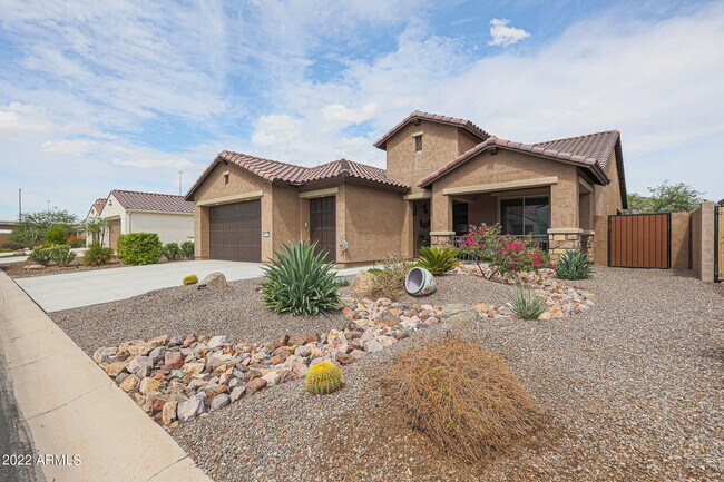 Foto del edificio - 16928 W Coronado Rd