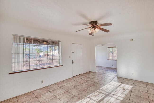 Foto del edificio - 1304 E Linden St