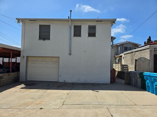 Foto del edificio - Morena Blvd. 2827-2831