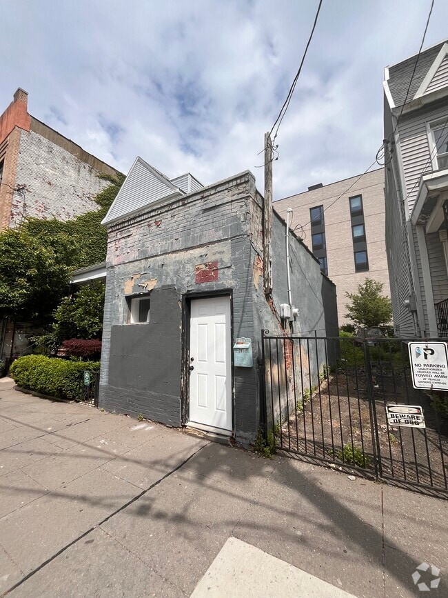 Building Photo - 283 Monticello Ave