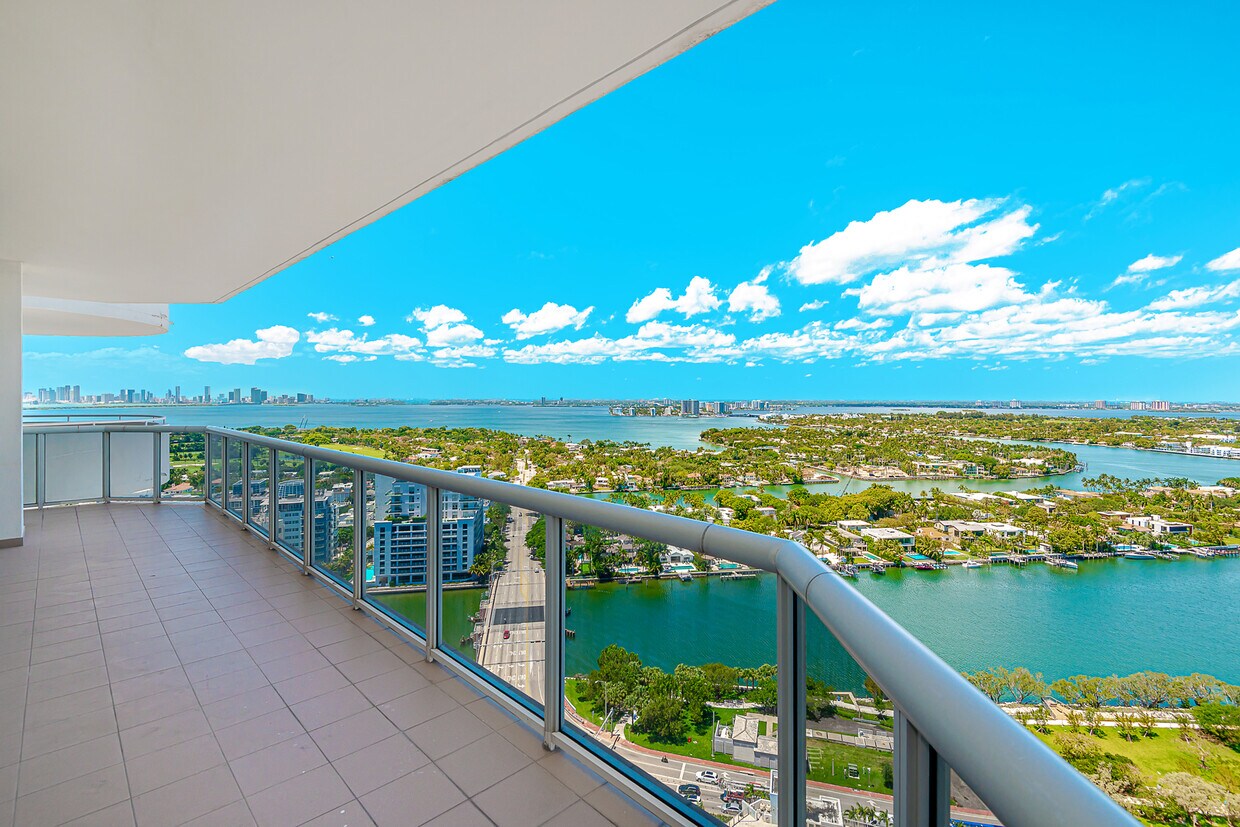 Foto del edificio - 6301 Collins Ave