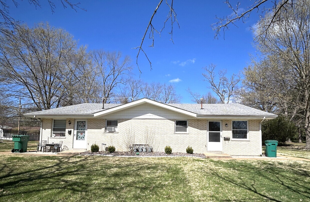 23 Magnolia Dr, Belleville, IL 62221 Apartments in Belleville, IL