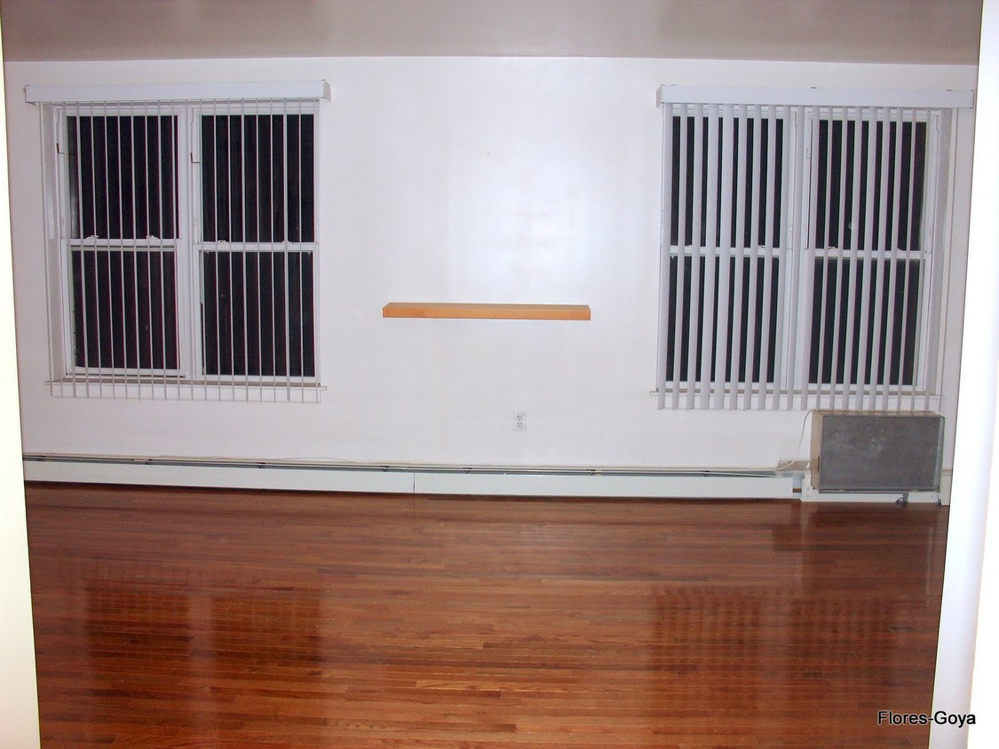 Dining Room/Living Room - 816 Elton Ave