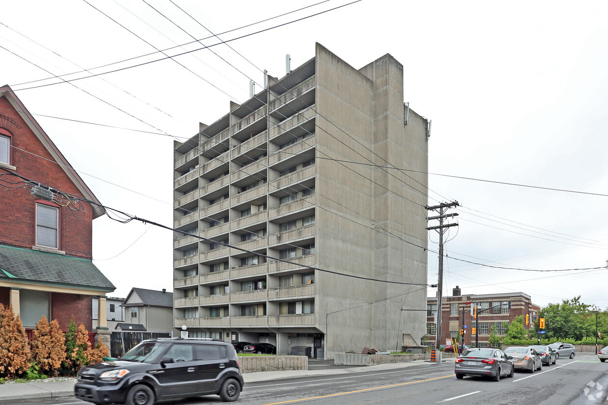 Building Photo - Le Marquis