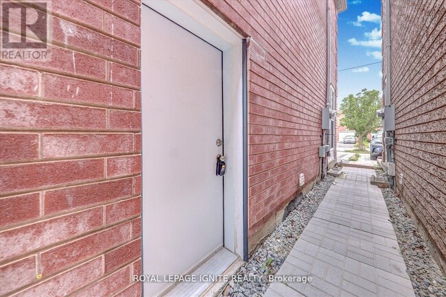 Building Photo - 16 Sophia Rd