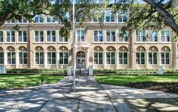 Building Photo - 2525 College St