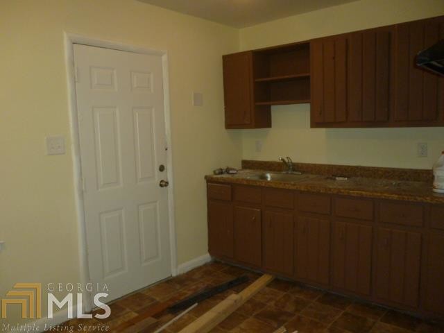 Building Photo - 831 Commodore Dr NW