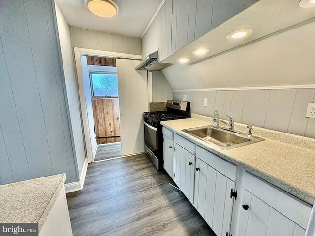 Building Photo - 735 Morgan Ave