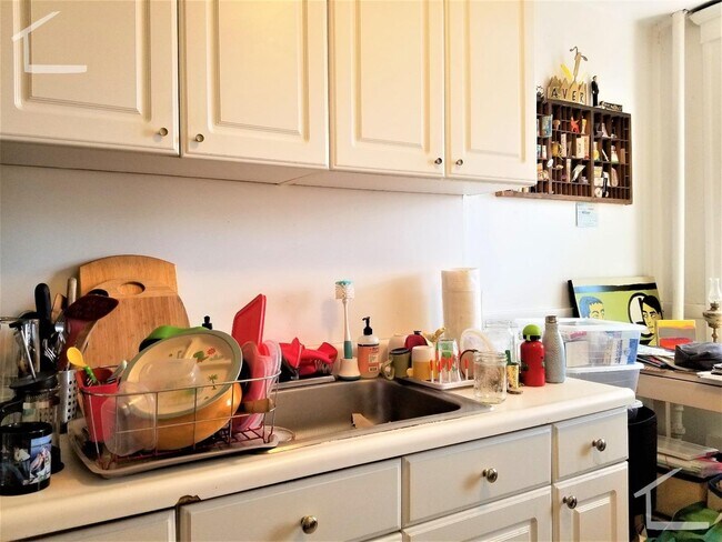 Foto del edificio - Good sized 1 bedroom with a small office available now!