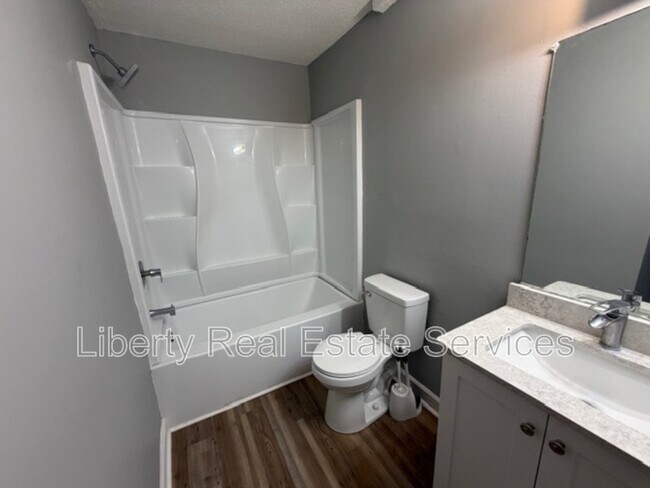 Building Photo - 134 Pointe S Dr