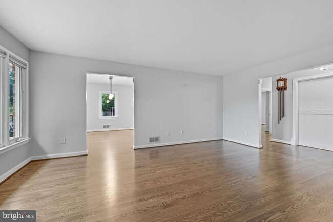 Foto del edificio - 6251 Lakeview Dr
