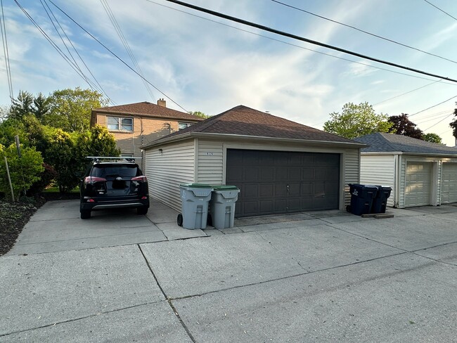 Building Photo - 9322 W Burleigh St