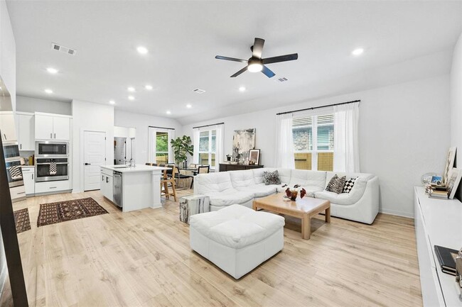 Foto del edificio - 1000 Paddock Ln