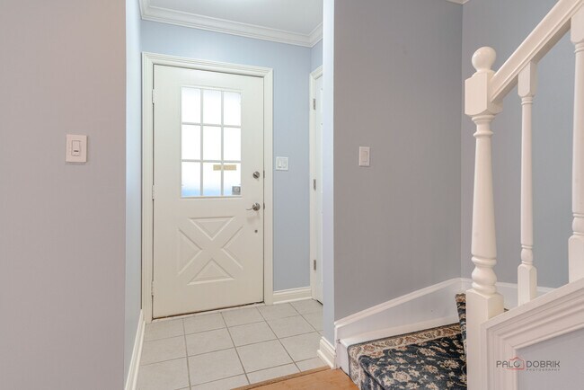 Foto del edificio - 365 Jefferson Ct